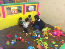 Let's find something new in the indoor playground