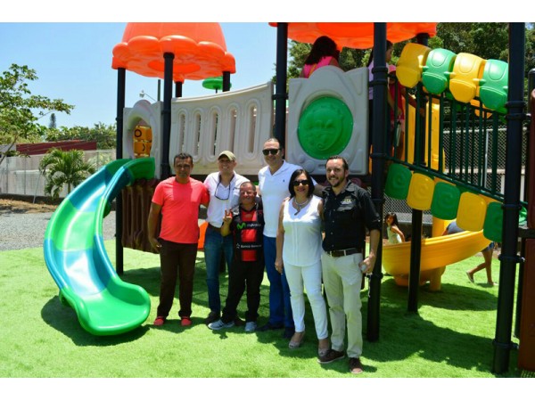 Outdoor play equipment installed in Costa rica