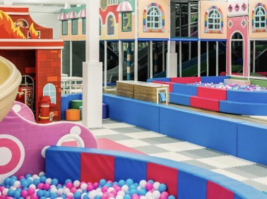 DBA Munchkins Playground Hollywood CA, USA -220