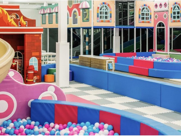 DBA Munchkins Playground Hollywood CA, USA -220