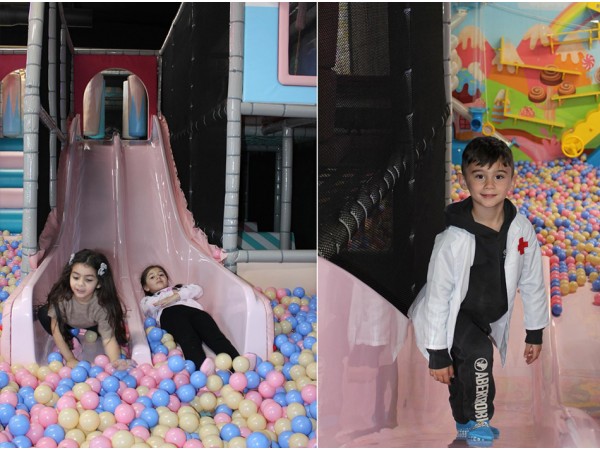 Kiddie Kingdom in Northridge CA, USA -4118