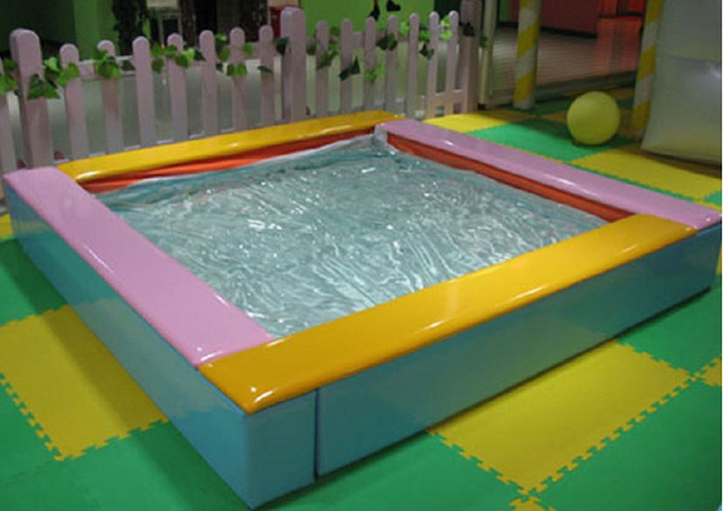 Kids water bed